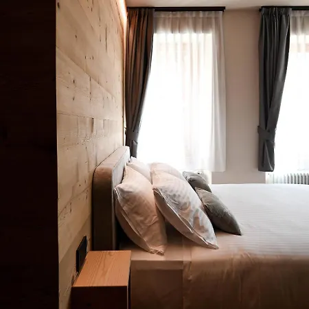 Отель Grey Castle Garni&suite